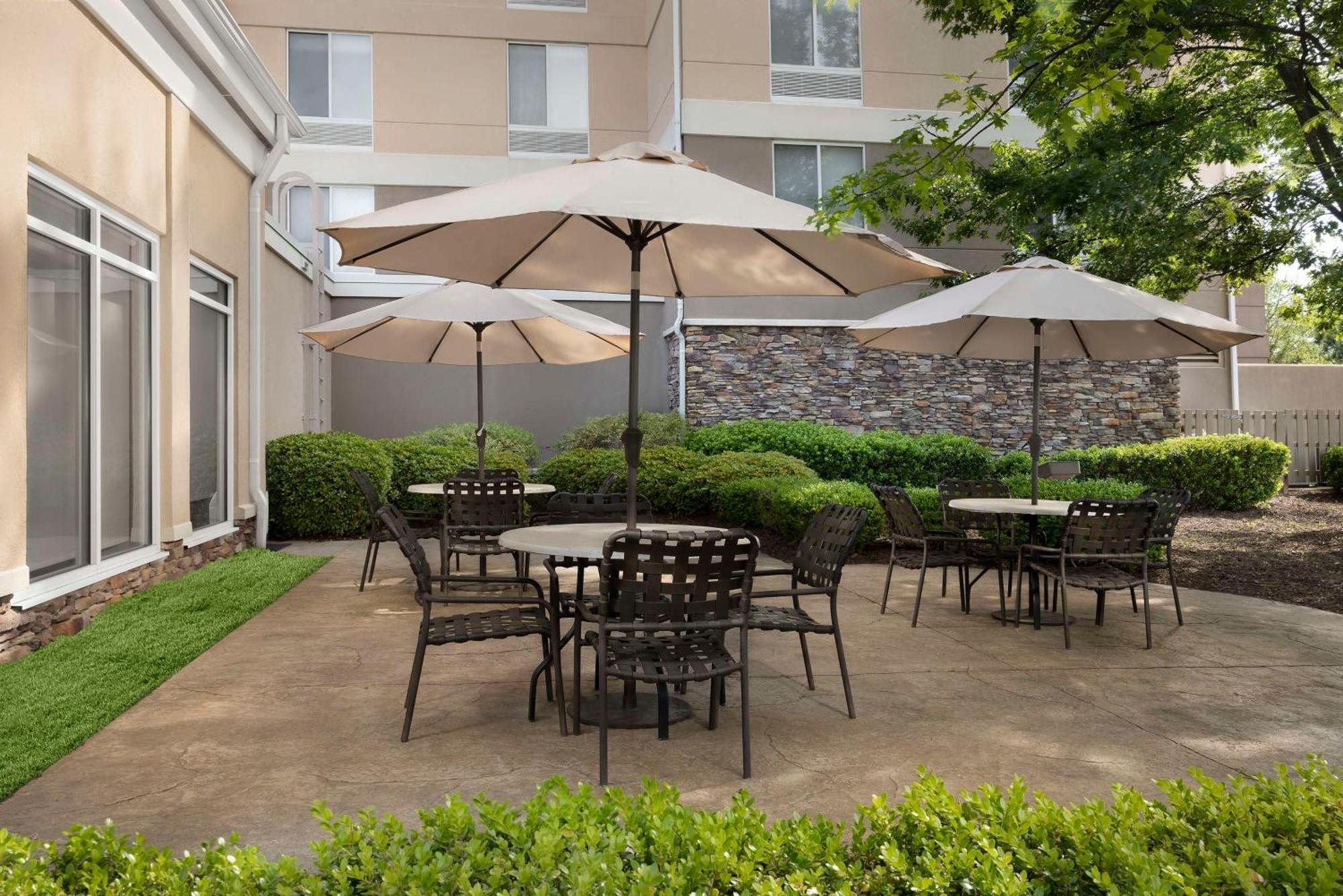 Hilton Garden Inn Raleigh Capital Blvd I-540 Экстерьер фото