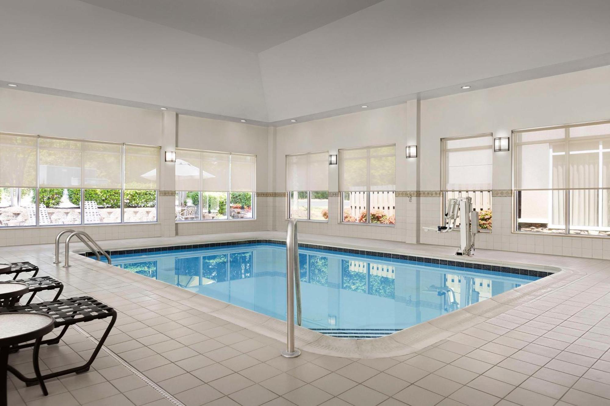 Hilton Garden Inn Raleigh Capital Blvd I-540 Экстерьер фото