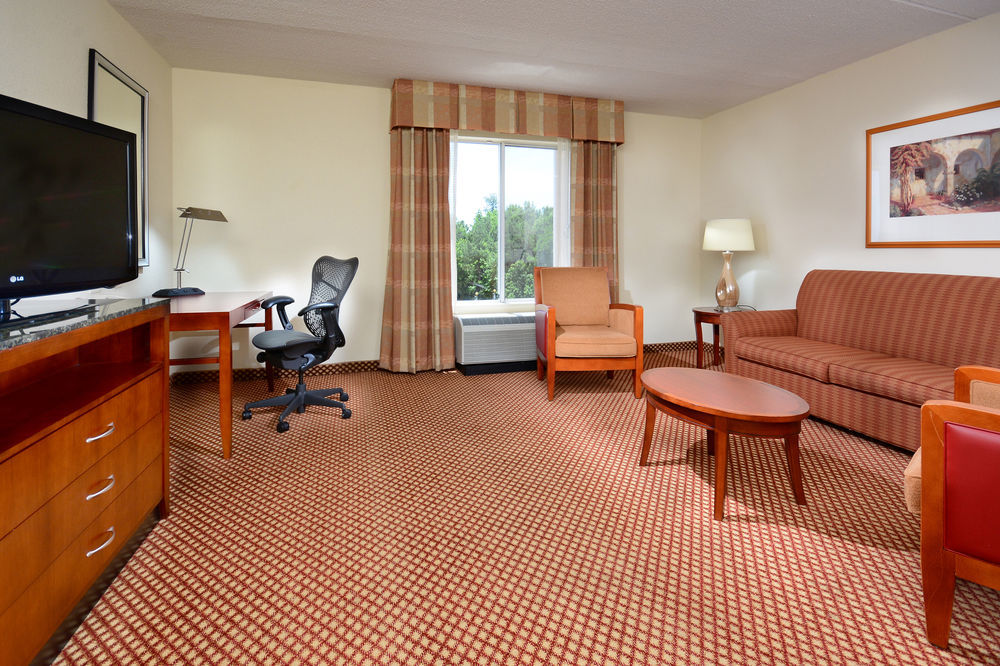 Hilton Garden Inn Raleigh Capital Blvd I-540 Экстерьер фото