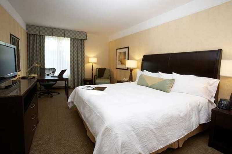 Hilton Garden Inn Raleigh Capital Blvd I-540 Номер фото
